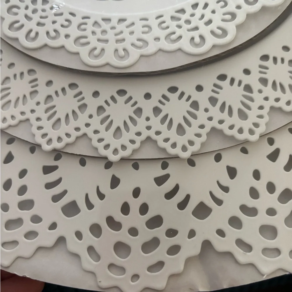 IKEA Skurar Wall Decoration Plates White Set 3 Tulips Butterfly Lace Look Retro